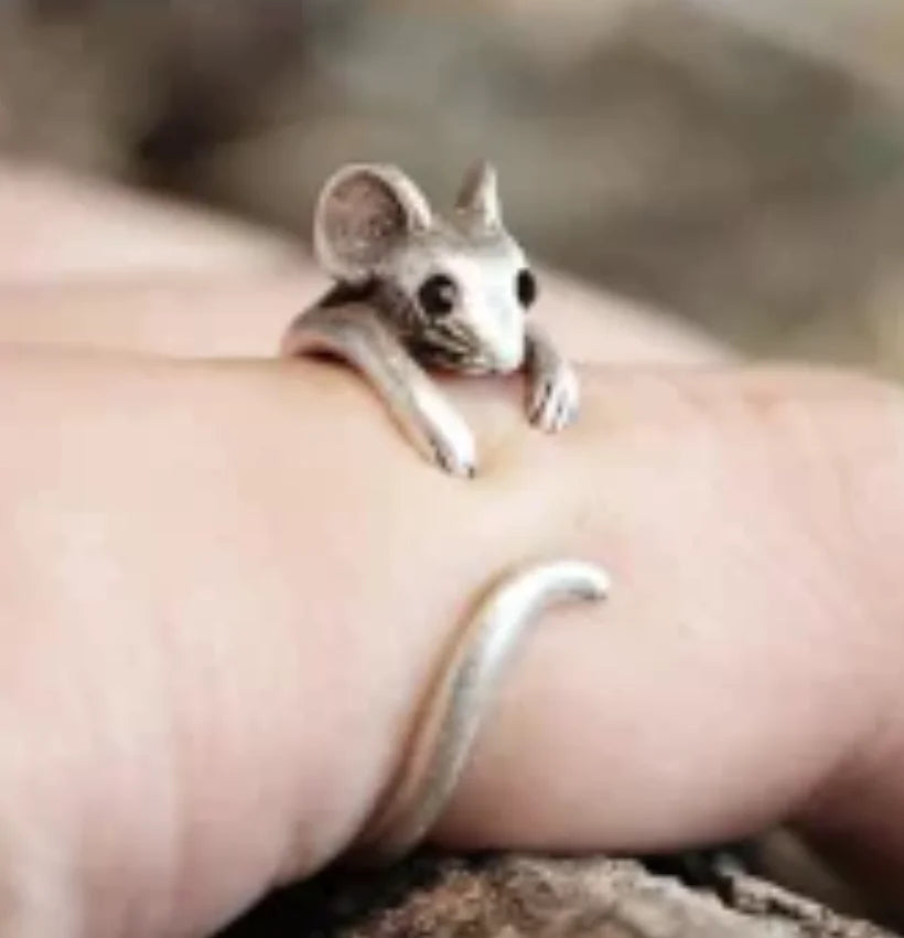 WhiskerLoom | Vintage Charm | Adjustable Mouse Wrap Ring