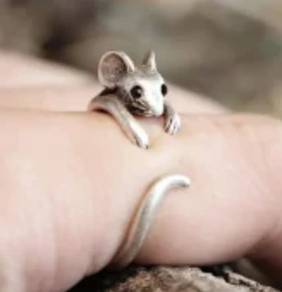 WhiskerLoom | Vintage Charm | Adjustable Mouse Wrap Ring